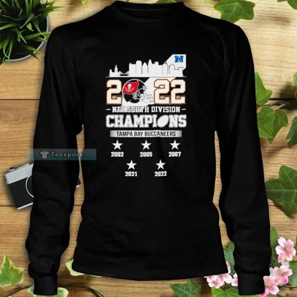 2022 NFC South Division Champions Skyline Buccaneers Shirt