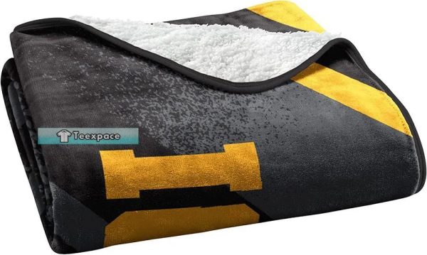 Iowa Hawkeyes Gifts Lightning Texture Fleece Blanket