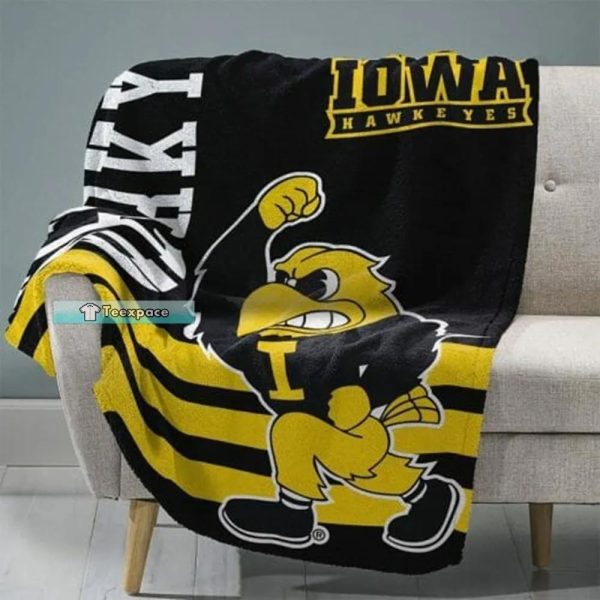 Iowa Hawkeyes Mascot Stripes Pattern Throw Blanket